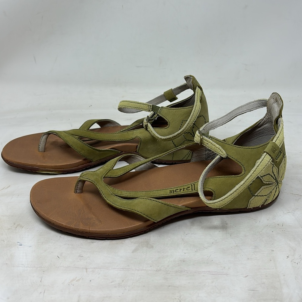 Women’s Merrell Lotta Sandals , Sage Green and Tan: Left size 9, Right is size 8